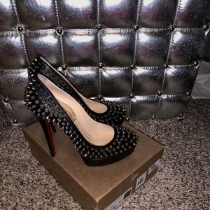 💥SOLD💥Studded louboutin